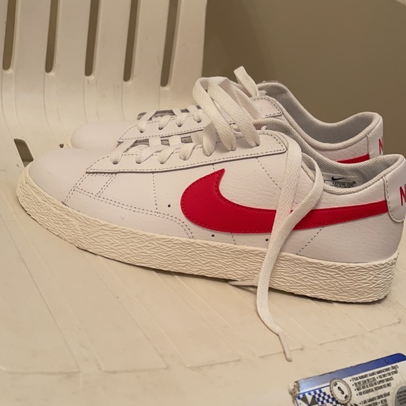 nike shoes - Picture 2 of 6